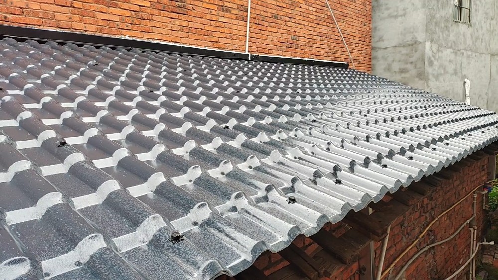 樹脂瓦和鋁瓦屋頂哪個好？哪個更耐用？