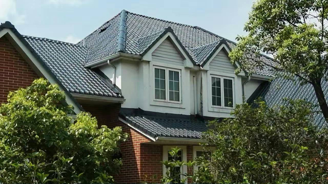 屋面防曬黑科技，守護房屋10年不褪色!